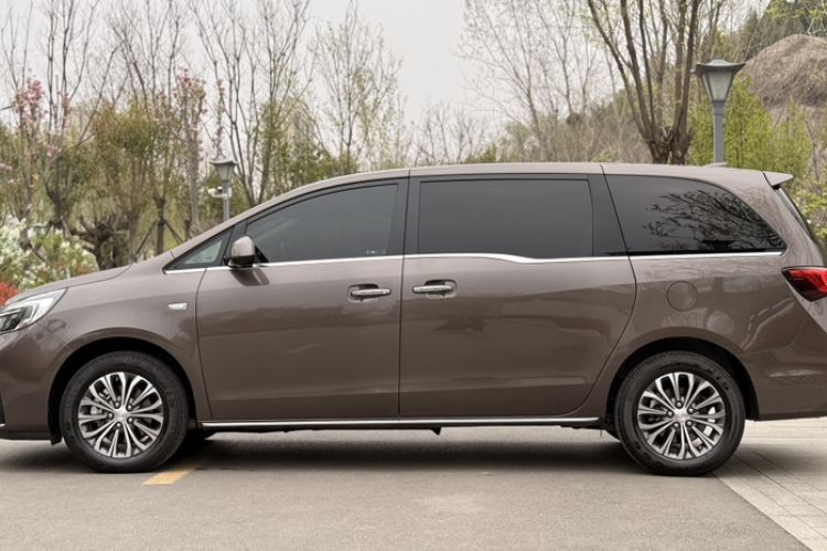 Used Buick GL8 2023 Facelifted Land Cruiser Executive Luxury Version