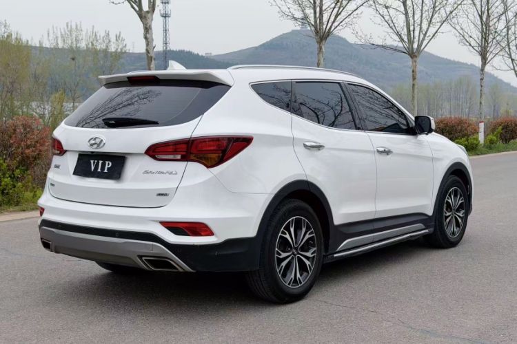 Used Hyundai Santa Fe 2017 2.0T Automatic All-Wheel Drive Smart 7-Seater
