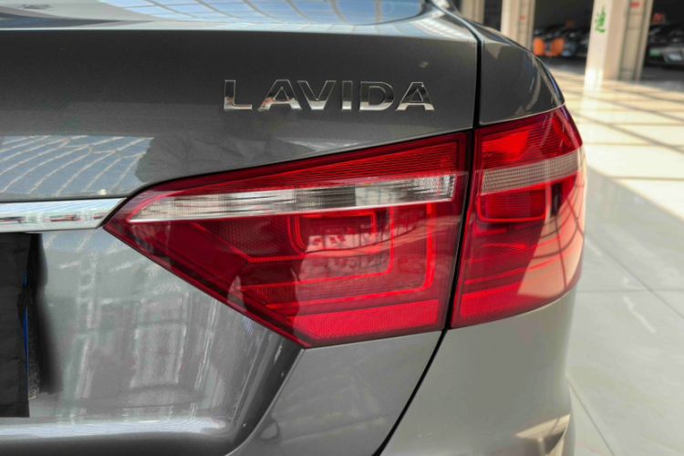 Used Volkswagen Lavida 2013 Revised Classic 1.6L Automatic Fashion Edition Exterior 6