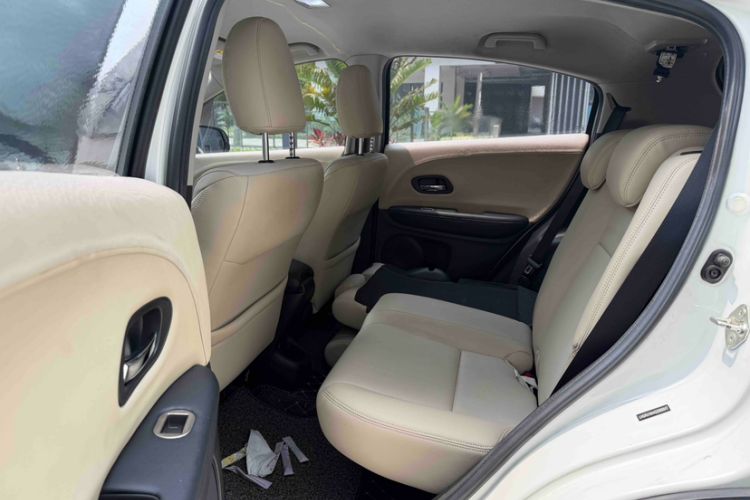 Used Honda Vezel 2015 1.5L CVT two-wheel drive Comfort trim Interior 3