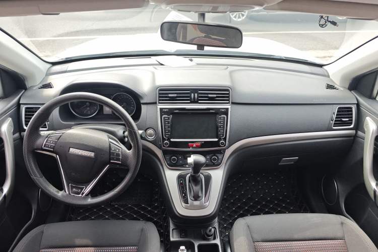 Used Haval M6 2017 1.5T Automatic Two-Wheel Drive Urban Model Interior 2