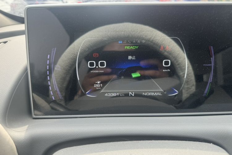 Used ORA White Cat 2022 Upgraded Model 305km Range Luxury Version Lithium-Ion Battery
