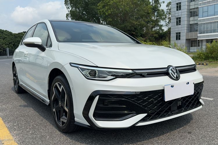 Used Volkswagen Golf 2025 300TSI R-Line Exterior 1