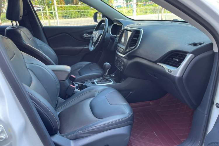 Used Jeep Cherokee 2016 2.4L Professional Smart Version