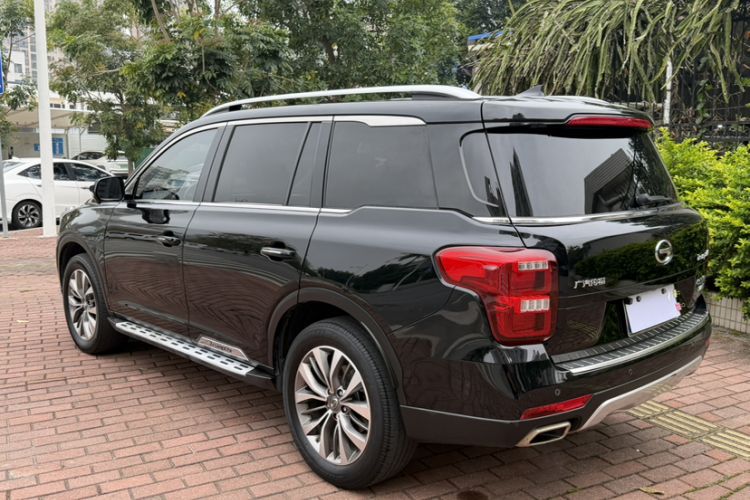 Used GAC Trumpchi GS8 2017 320T Two-Wheel Drive Luxury Smart Connectivity Version (7 Seats) Exterior 9