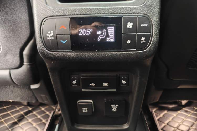 Used Jeep Grand Commander 2018 2.0T Four-Wheel Drive Smart Enjoyment Version China V Emission Standard