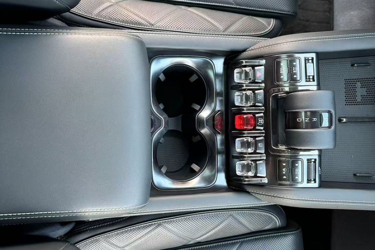 Used Formula Leopard Leopard 5 2023 Navigator Edition