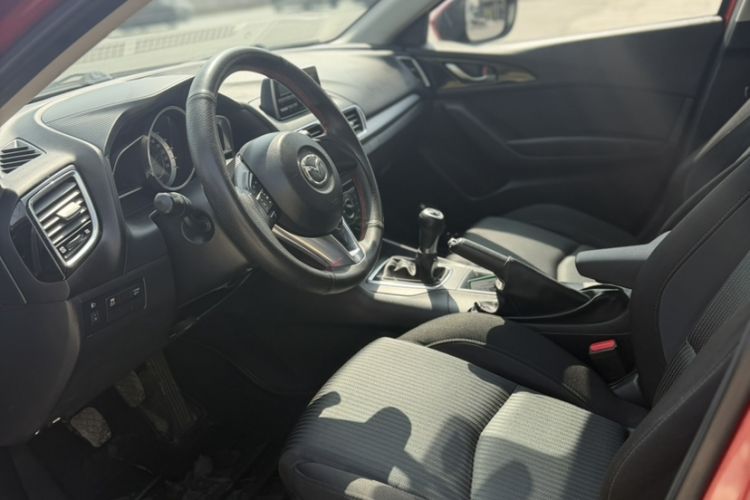 Used Mazda 3 Axela 2016 Sedan 1.5L Manual Comfort Model
