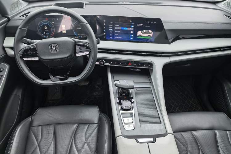 Used Changan CS75 PLUS 2024 3rd Generation Champion Edition 2.0T Intelligent Drive Performance Model
