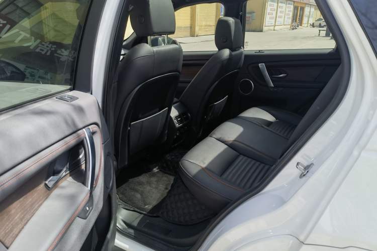 Used Land Rover Discovery Sport 2020 249 PS R-Dynamic Performance Edition Interior 2