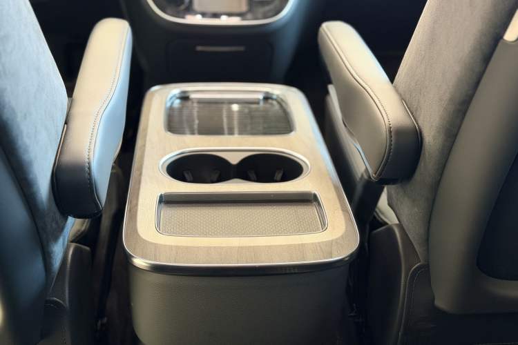 Used Hongqi HQ9 PHEV 2024 2.0T Four-Wheel Drive Business Edition