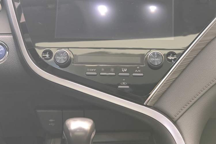 Used Toyota Camry 2019 Dual-Engine 2.5 HG Luxury Edition China VI Standard
