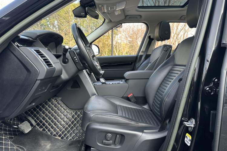 Used Land Rover Discovery 2023 300PS S