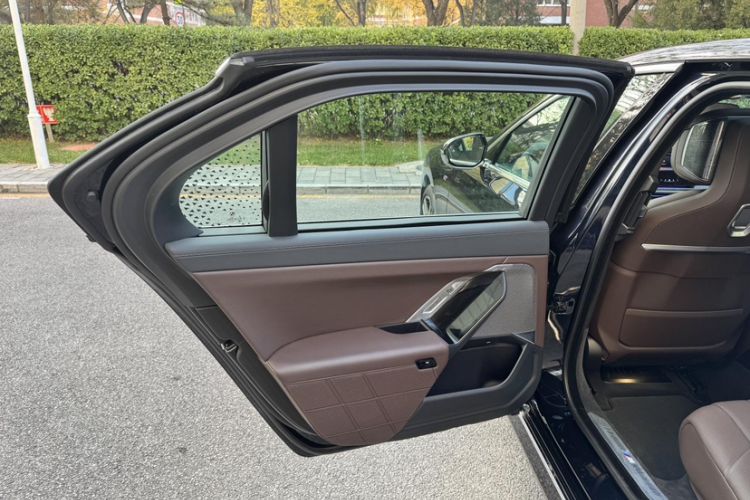 Used BMW 7 Series 2023 740Li Luxury Edition M Sport Package Interior 12