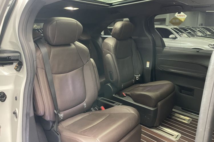 Used Toyota Sienna 2021 2.5L Hybrid Platinum Edition
