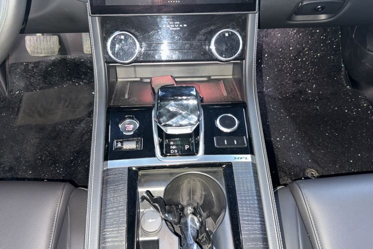 Used Jaguar XFL 2022 XFL 2.0T P250 Two-Wheel-Drive Elite Sport Edition Interior 2