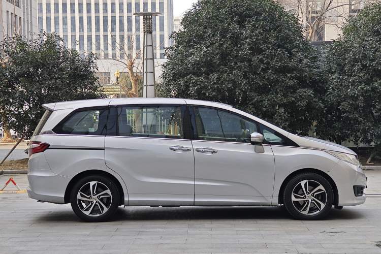 Used Honda Odyssey 2015 Revised 2.4L Luxury Edition
