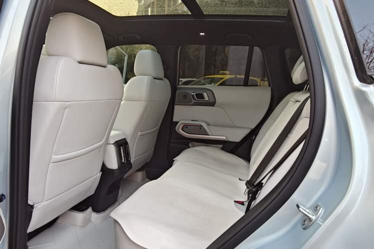 Used Formula Leopard Titanium 3 2025 501 km Range Rear-Wheel Drive Intelligent Driving Max Edition