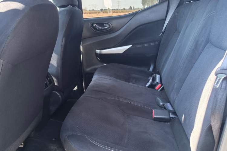 Used Nissan Navara 2017 2.5L Automatic 2WD Luxury Edition QR25
