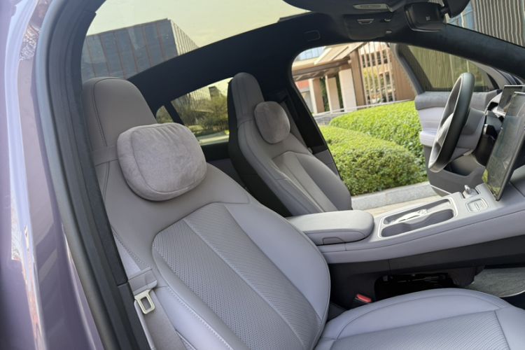 Used Nio EC6 2024 75 kWh Headliner