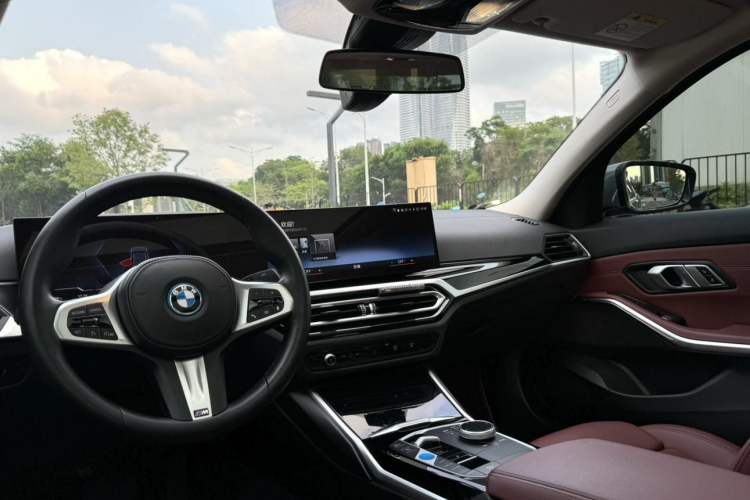 Used BMW i3 2022 eDrive 35 L Interior 9