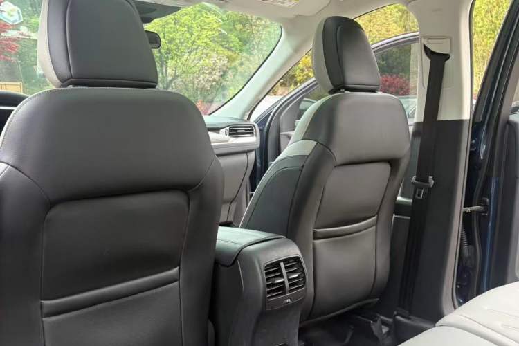 Used Ford Escape 2020 EcoBoost 245 Two-Wheel-Drive Comfort Edition Interior 2