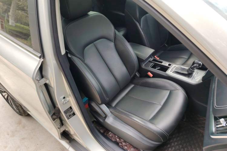 Used Roewe RX5 2020 20T Automatic 4G Connected Million Edition Right Front Seat