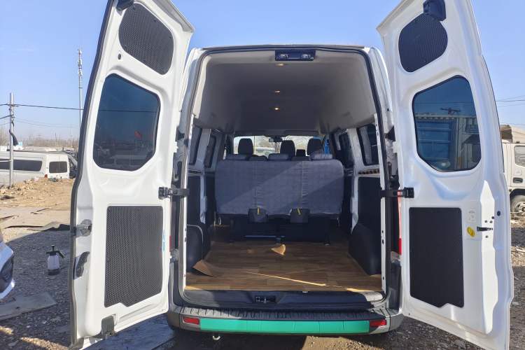 Used Ford Transit 2019 2.0T Diesel Multi-Purpose Commercial Vehicle Mid-Drive Mid-Roof 6-Seater China VI Standard