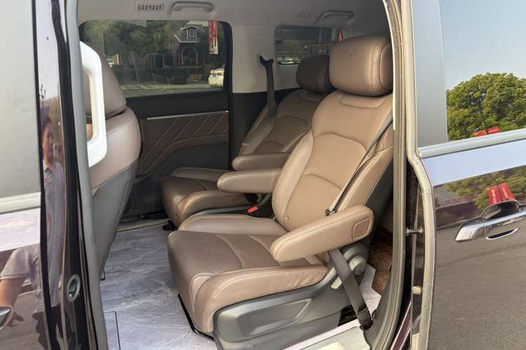 Used Wuling Starlight 730 2025 Model Plug-in Hybrid 125km Luxury Edition