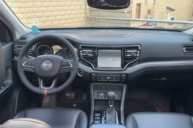 Used Jeep Commander 2018 2.0T Two-Wheel Drive Enjoy Edition China V