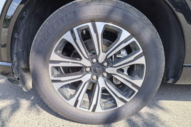 Used Ford Explorer 2024 2.3T EcoBoost Four-Wheel Drive Titanium Edition 7 Seats