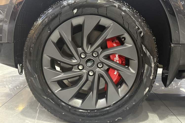 Used Land Rover Discovery 2023 Revised Version 360 PS R-Dynamic S
