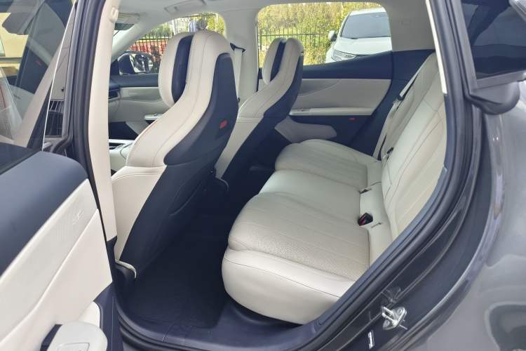 Used Lynk & Co 07 2024 EM-P 126 Long-Range Halo Interior 8