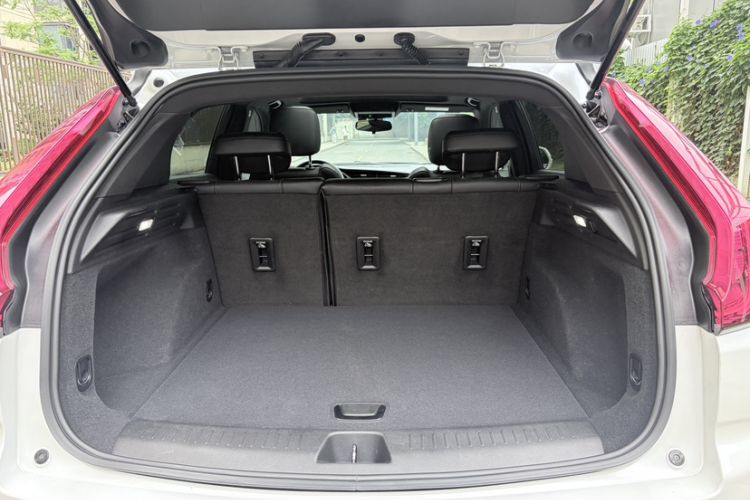 Used Cadillac XT4 2021 28T Two-Wheel Drive Tech Edition Trunk