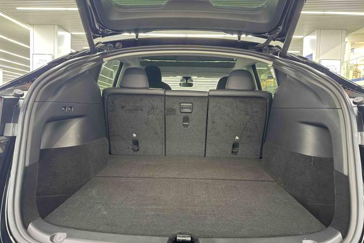 Used Tesla Model Y 2021 Standard Range Rear-Wheel Drive Version
