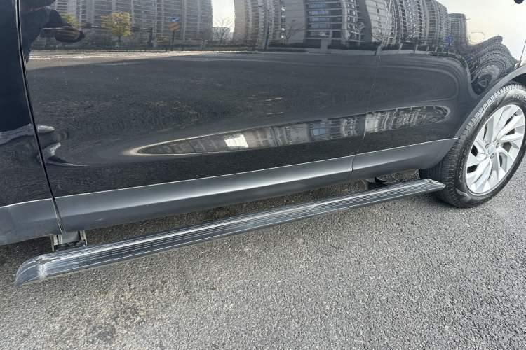 Used Land Rover Discovery 2023 300PS S