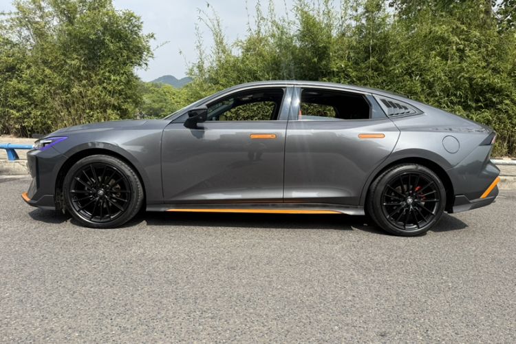 Used CHANGAN UNI-V 2024 1.5T Prestige Sport Edition Exterior 7