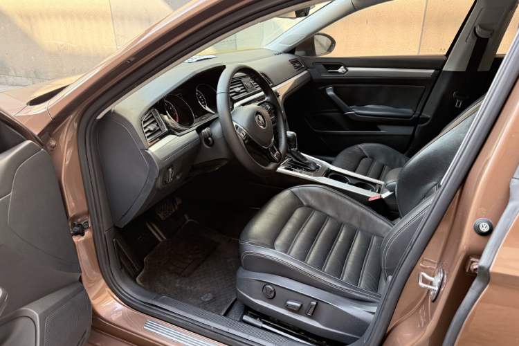 Used Volkswagen Lamando 2015 330TSI DSG Luxury Edition
