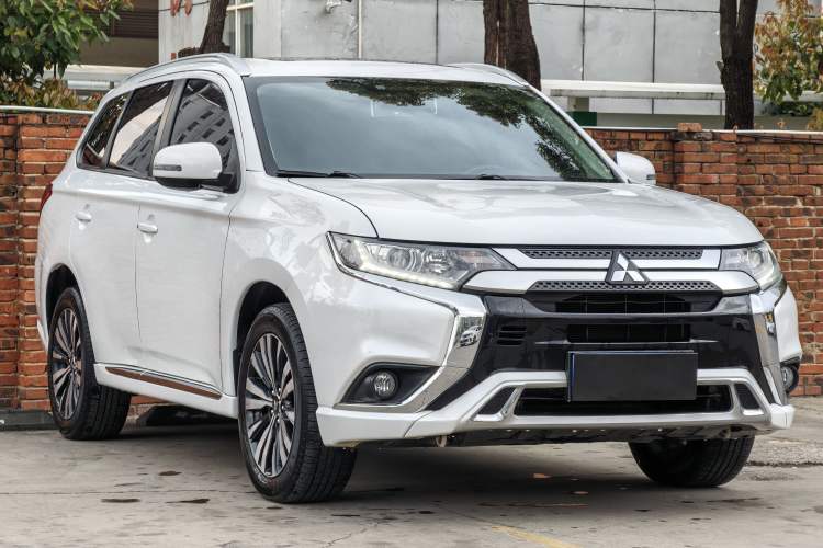 Used Mitsubishi Outlander 2021 2.0L Two-Wheel Drive Comfort Edition 7 Seats
