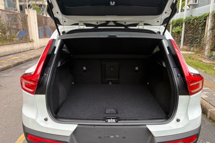 Used Volvo XC40 2021 T3 Smart & Stylish Edition Trunk
