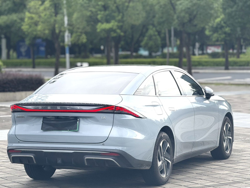 Geely Galaxy L6 2023 125km MAX — снимка 15