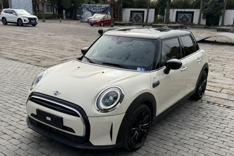 Used MINI MINI 2022 Updated 1.5T COOPER Artist Five-Door Edition
