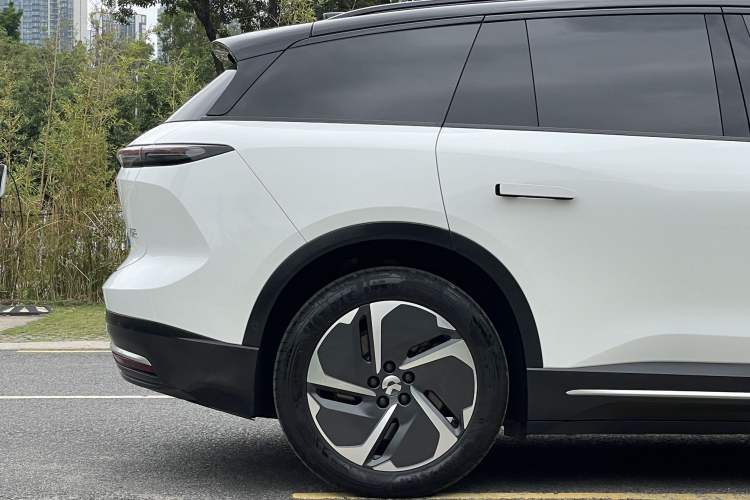 Used Nio ES6 2024 75 kWh Exterior 8