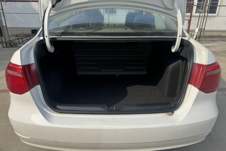 Used Volkswagen Jetta 2015 1.6L Automatic Comfort Model Trunk