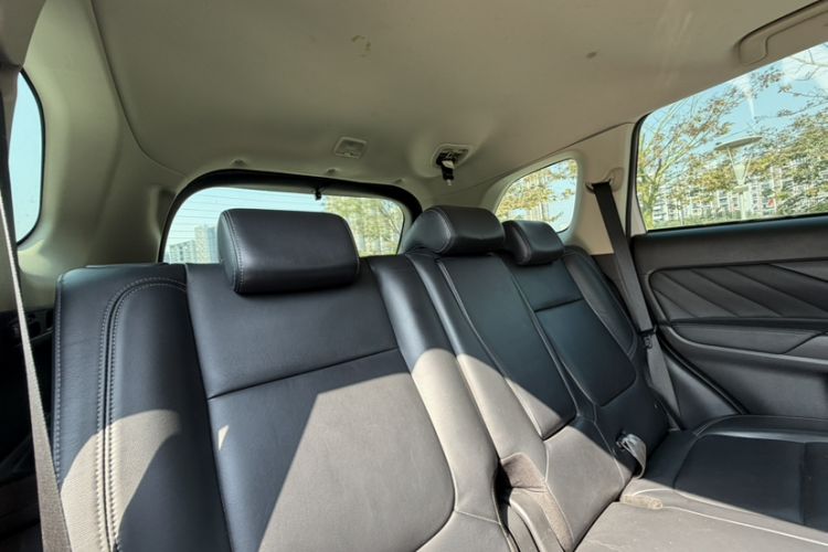 Used Mitsubishi Outlander 2019 2.0L Two-Wheel Drive Comfort Edition 5 Seats China VI Standard