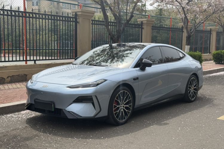 Used Geely Galaxy E8 2025 620 km All-Wheel Drive Starship LiDAR-Enabled Intelligent Driving Version