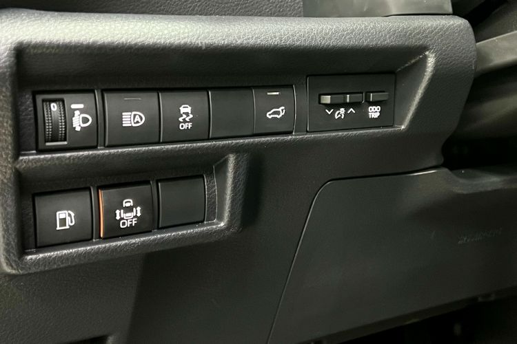 Used Toyota Granvia 2024 2.5L Hybrid Luxury Edition
