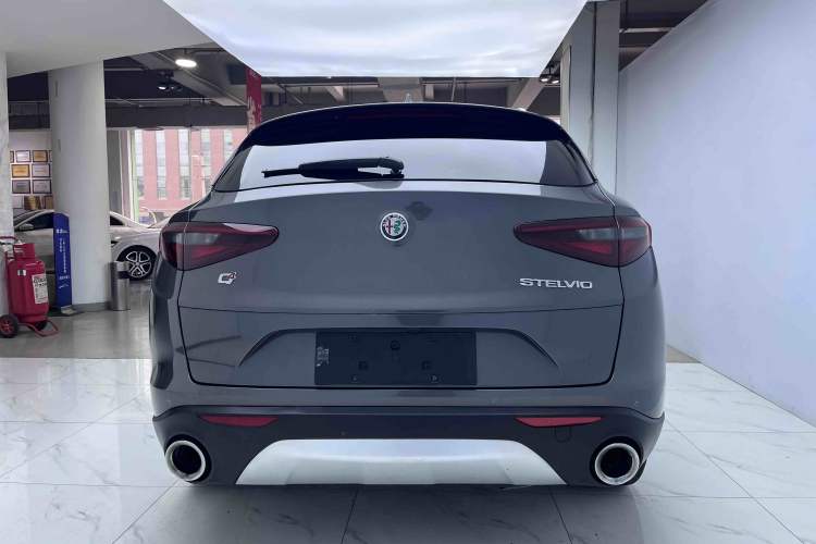 Used Alfa Romeo Stelvio 2017 2.0T 200HP Luxury Edition Exterior 5