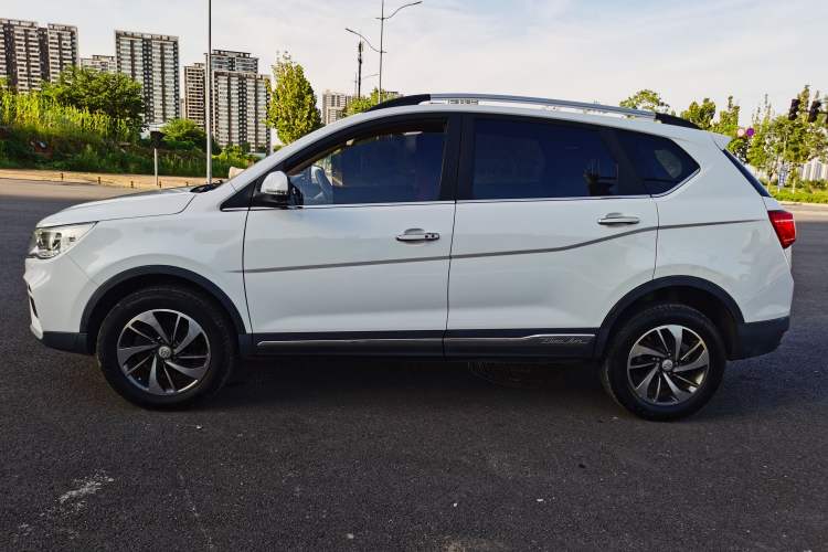 Used Baojun 560 2017 Rhythmic Edition 1.8L iAMT Prestige Model
