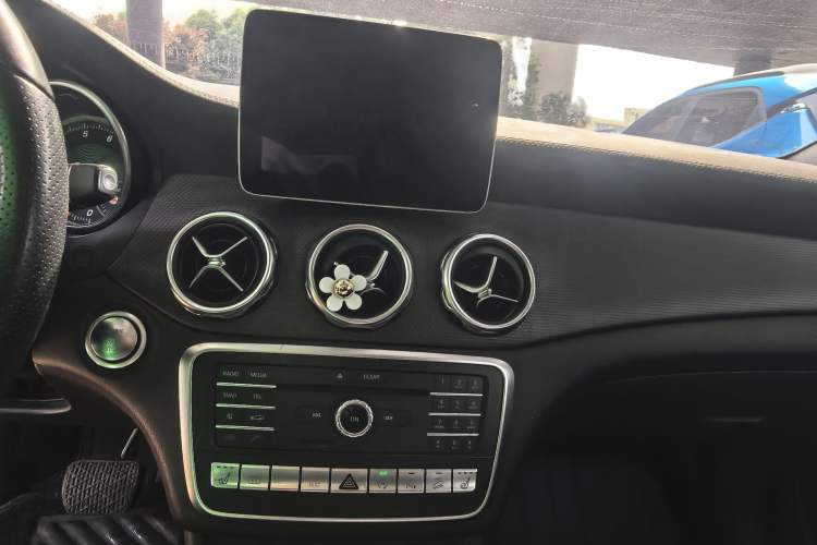 Used Mercedes-Benz GLA 2017 GLA 220 4MATIC Fashion Model Interior 9